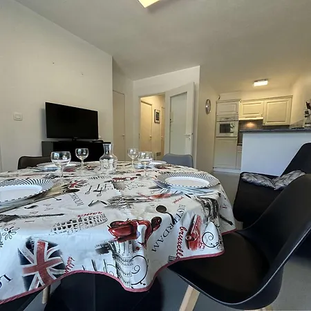 Apartment T2 Avec Terrasse, Parking Prive, Et Proche - La Rochelle - Fr-1-246-721 *