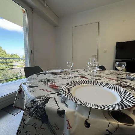 Appartamento T2 Avec Terrasse, Parking Prive, Et Proche - - Fr-1-246-721