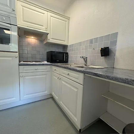 T2 Avec Terrasse, Parking Prive, Et Proche - - Fr-1-246-721
